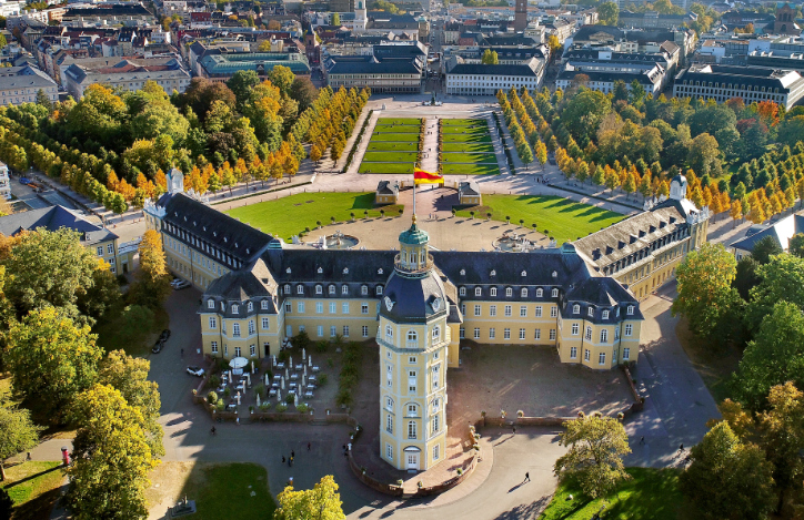 Blick über das Schloss Karlsruhe